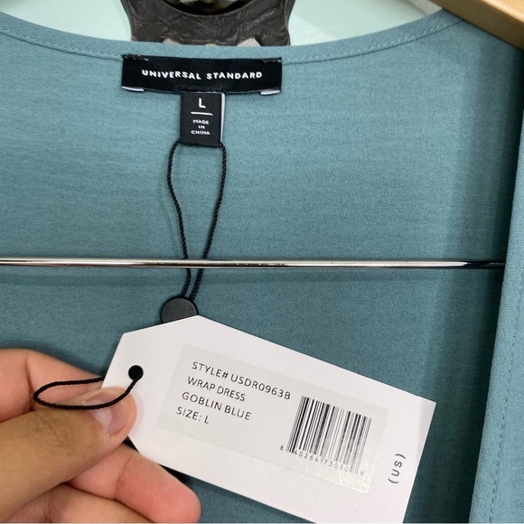 Universal Standard Airy Crepe Wrap Dress Goblin Blue 22 24 Midi‎ Short Sleeve - Picture 3 of 4